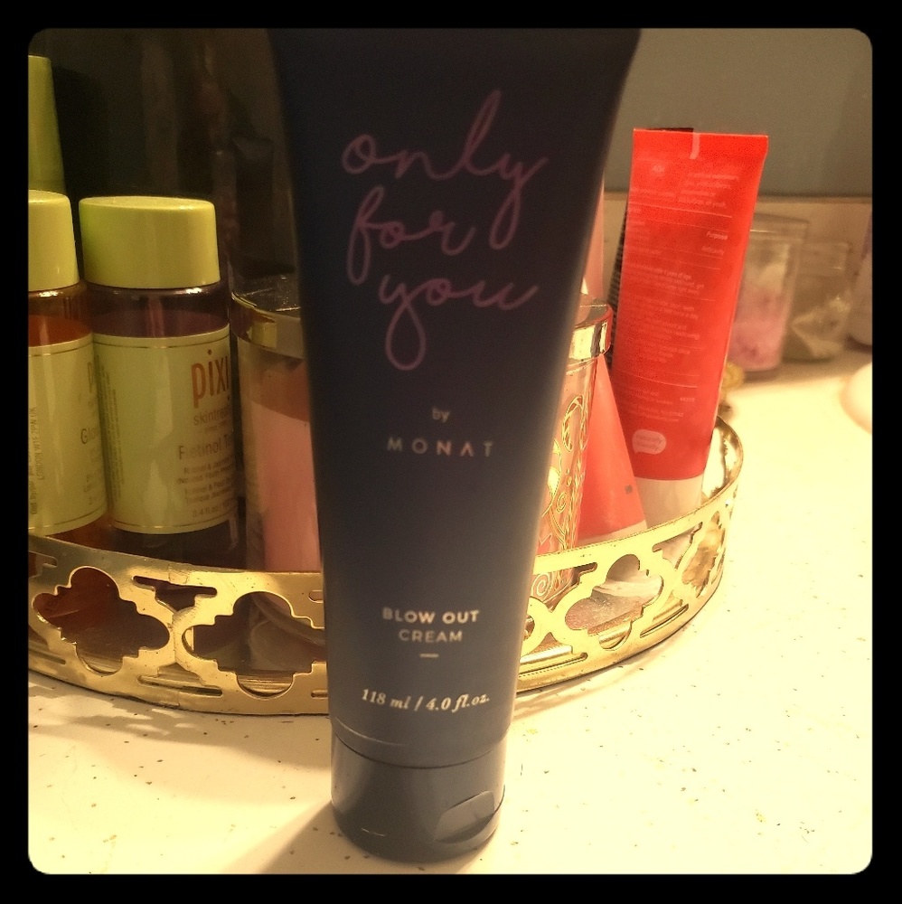 Monat blow out cream
